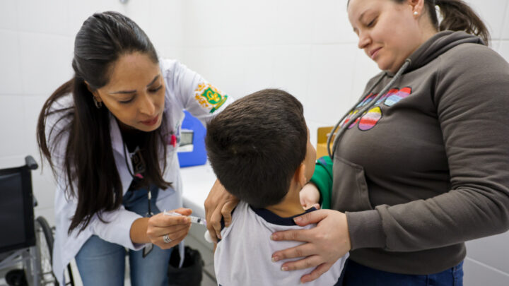 São Caetano inicia vacinação de crianças e adolescentes nas escolas