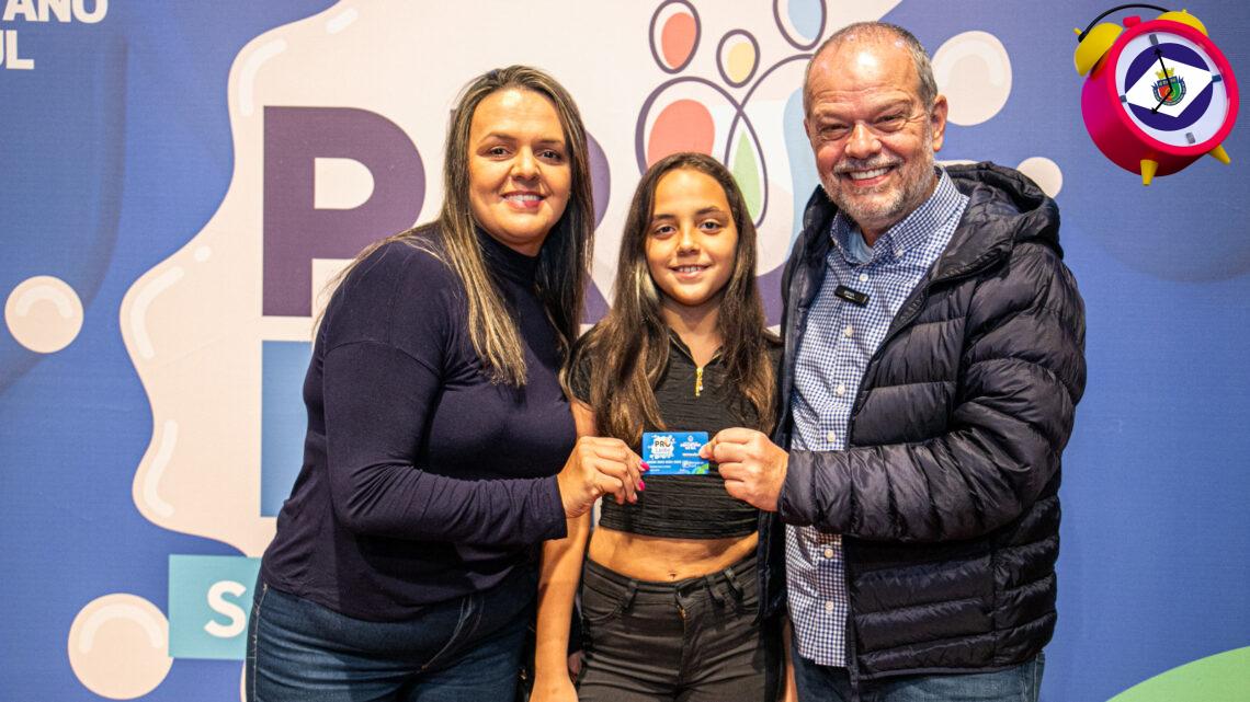 Prefeitura de São Caetano entrega cartões a beneficiários do Programa Pró-Leite