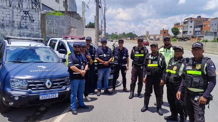 Prefeitura de São Caetano faz parceria com Detran-SP e realiza blitz educativa na Avenida Guido Aliberti