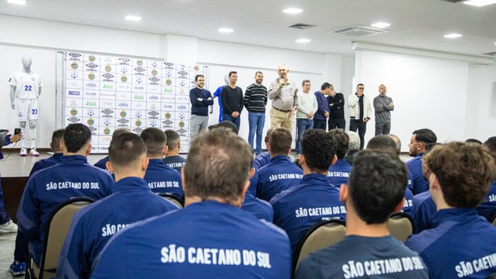 Prefeitura apresenta equipe adulta da Liga São Caetano de Futsal em cerimônia com lembranças de conquistas antigas