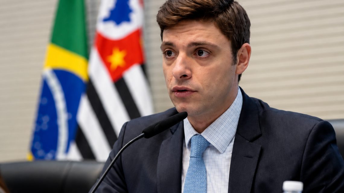 Foto de ministros do STF rindo em meio à crise gera forte repercussão no país